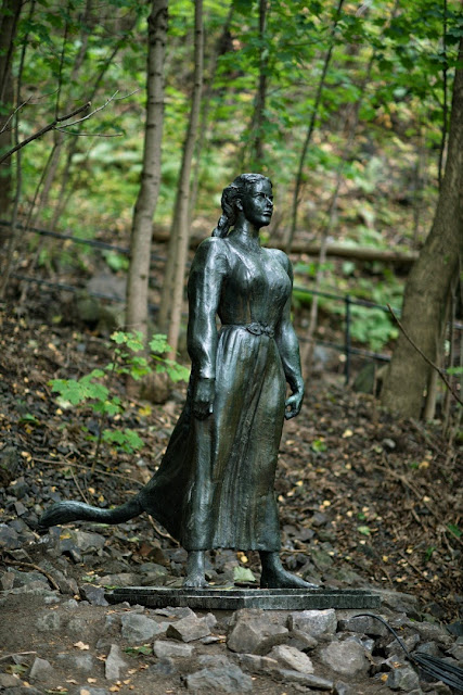 Dyre Vaa's 'Huldra,' Ekeberg's Park’s wicked wood nymph by inspired Norwegian fairy-tale traditions and literature.
