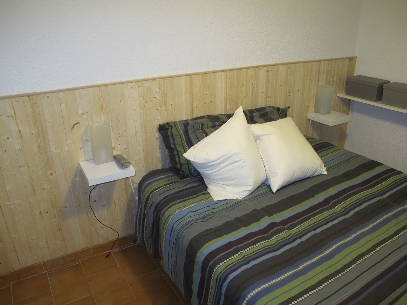 Cabecero de madera para dormitorio
