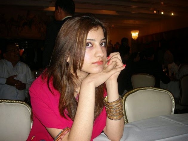 Dazzling Pakistani Girls Dazzling Pakistani Girls