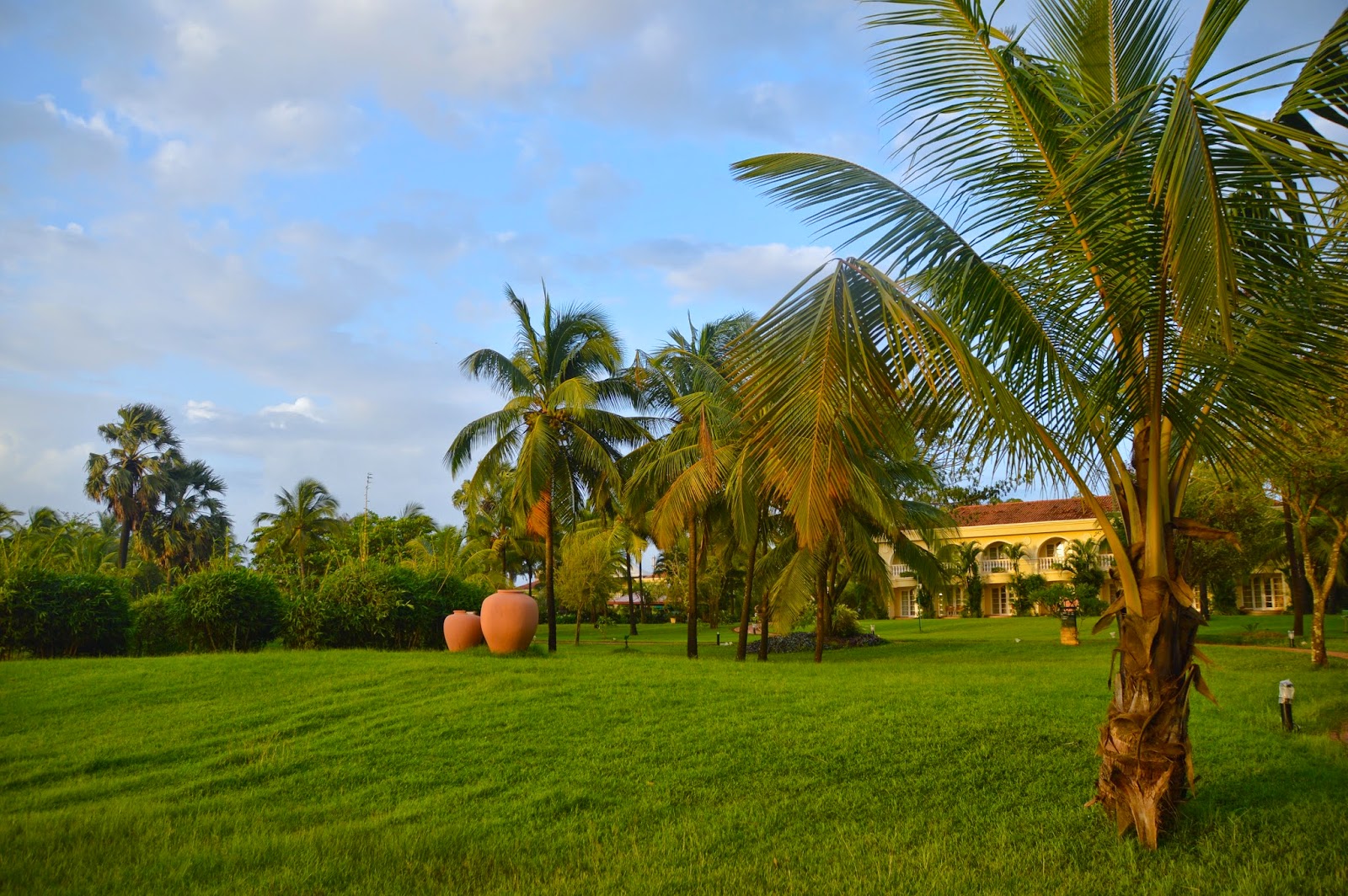 Review Zuri White Sands Resort, Varca Beach, Goa