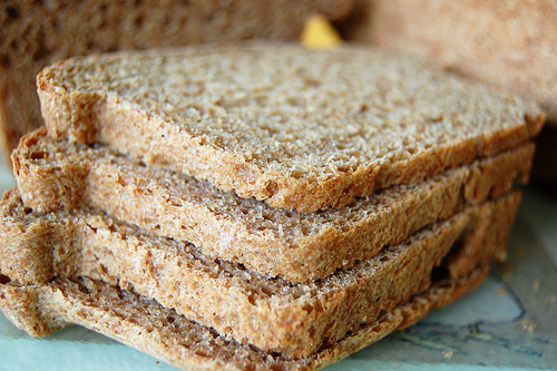 http://2.bp.blogspot.com/-anx3F_T9awA/ThFR7BAaqXI/AAAAAAAAAi4/JB5k9q7rXVA/s1600/whole+wheat+bread.jpg