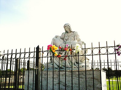 Monumento de entrada Jesus y Maria