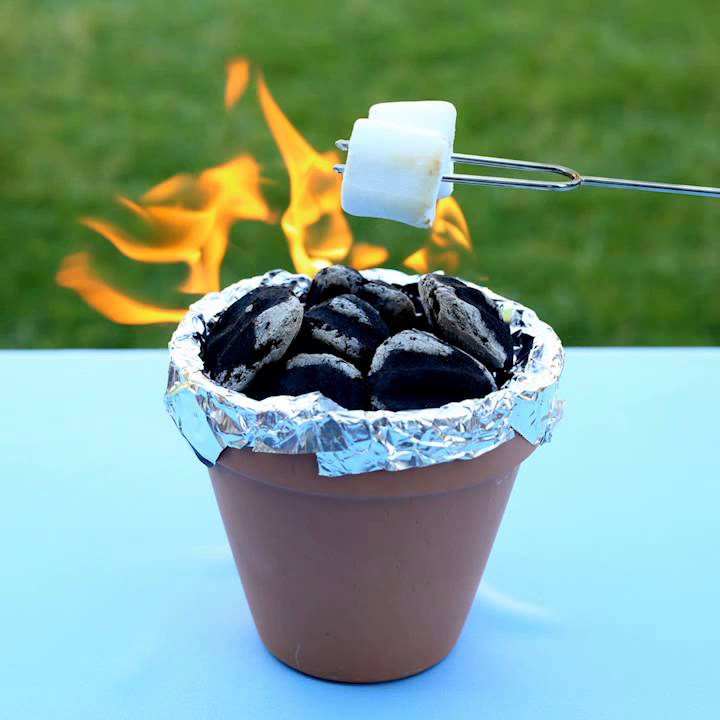 Backyard Tabletop S’mores Primal Grill'in