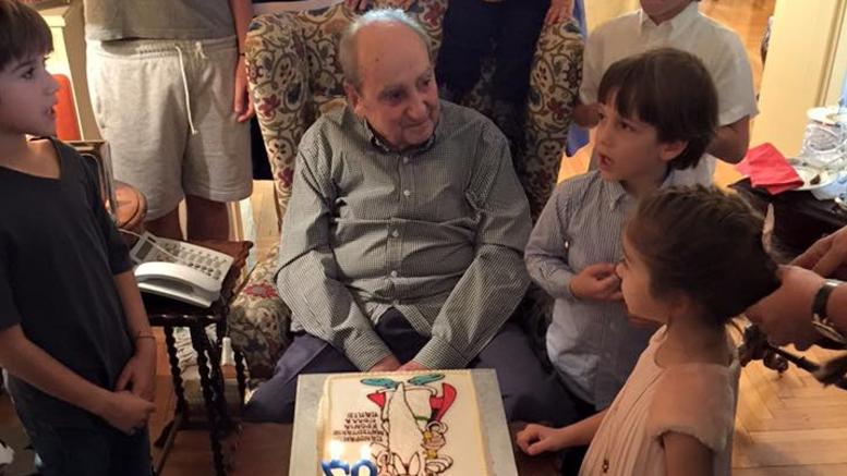 Ο Μητσοτάκης έγινε 97 και τον τρολάρουν τα εγγόνια του με απίθανη τούρτα!
