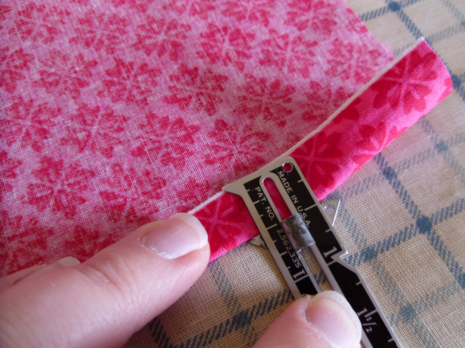 Ameroonie Designs How to make an envelope closure pillow back