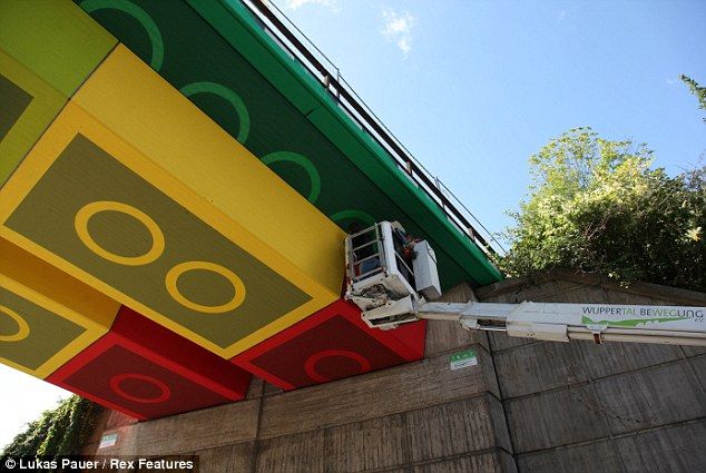 Keren! Jembatan Ini Terbuat Dari Lego! [ www.BlogApaAja.com ]