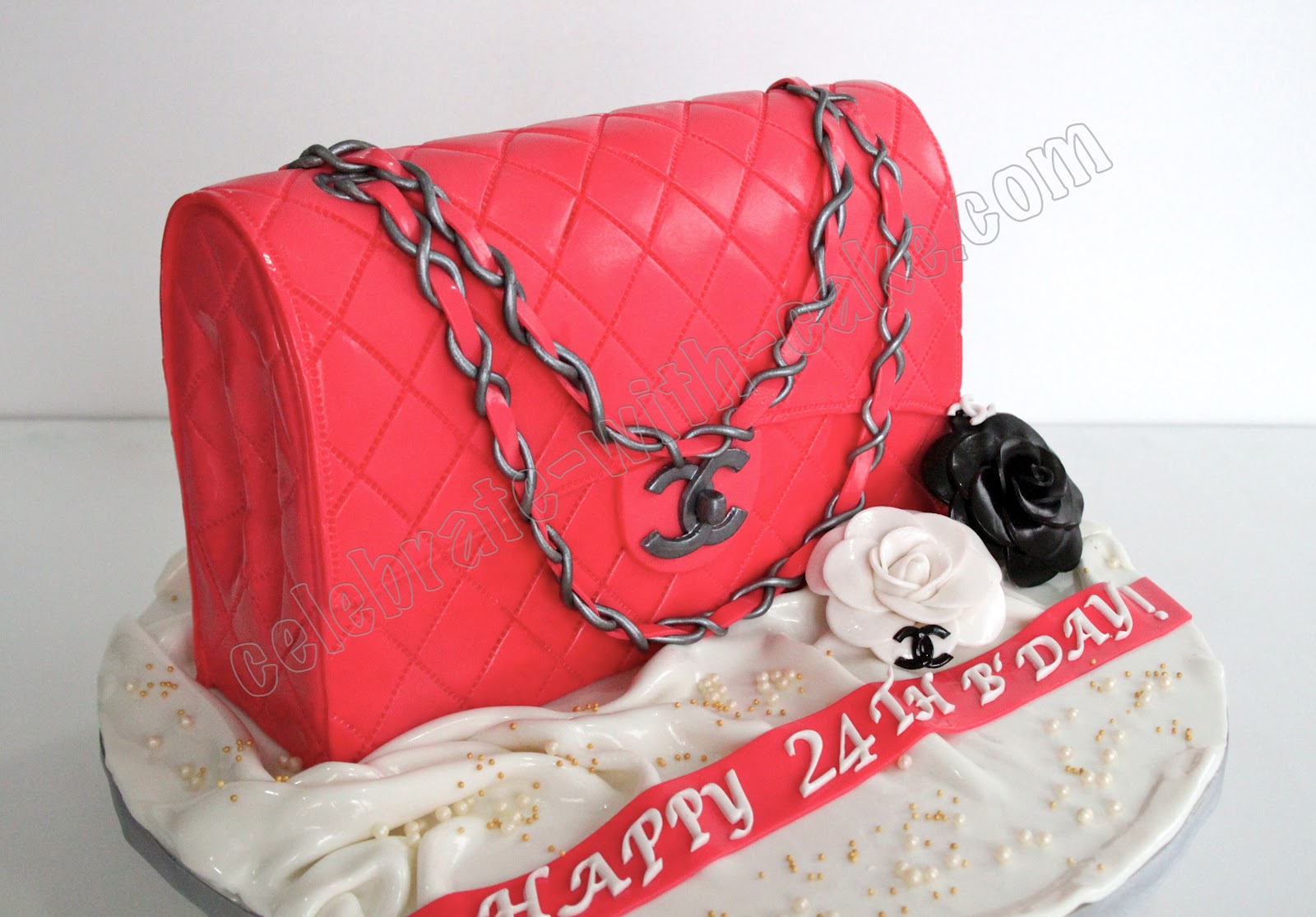 gâteau d'anniversaire chanel rose fillette insolite 