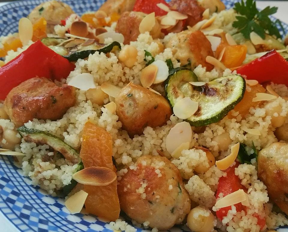 Ellouisa Couscous met kipballetjes, abrikozen en gegrillde groenten