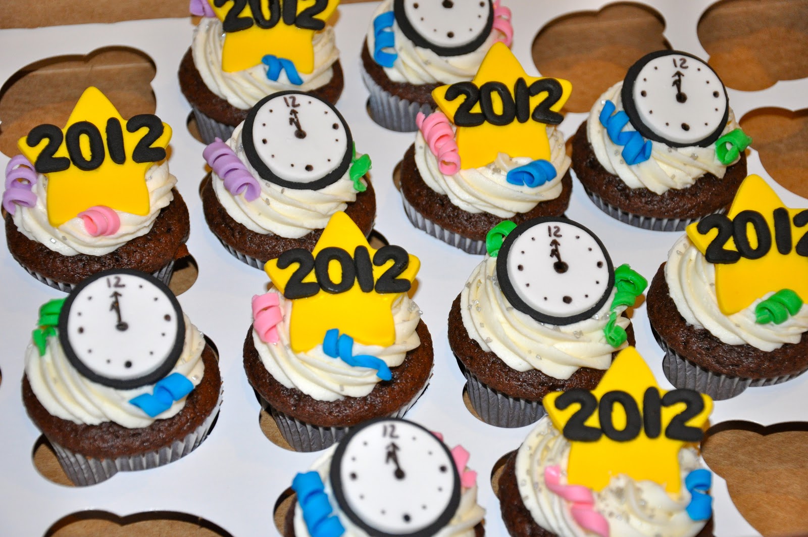 Lady Cupcake&#039;s Corner: New Years Cupcakes