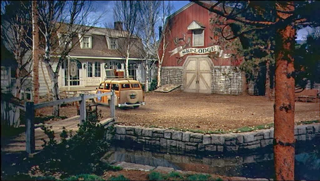 Hamlette's Soliloquy "White Christmas" (1954)