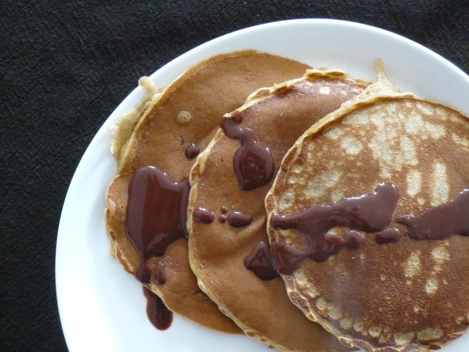 LES AMOURS PERISSABLES les pancakes complets et leur sauce chocolat