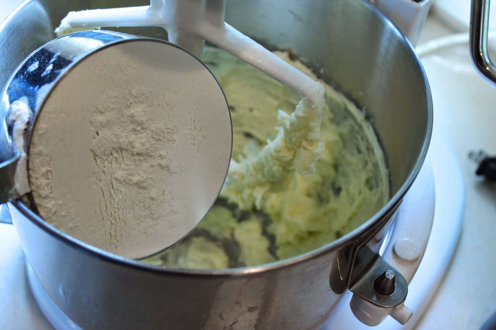 Hey, Mom! What's For Dinner? Lemon Meringue Pie with Shortbread Crust