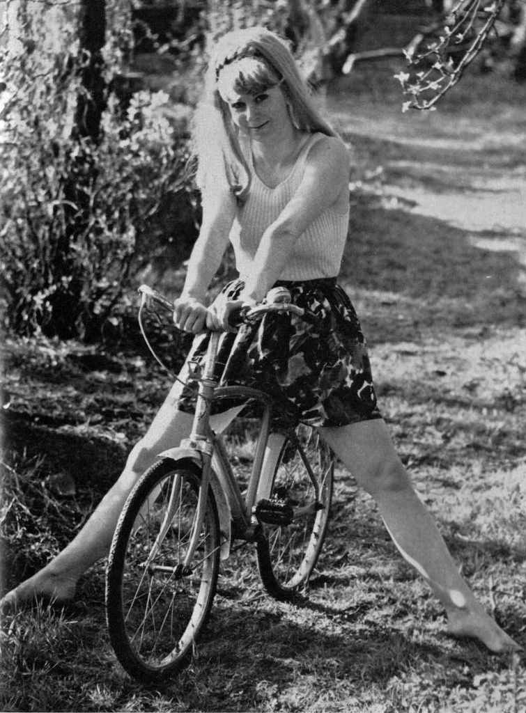 Girls Old Fashion Bicycles Girls Old Fashion Bicycles