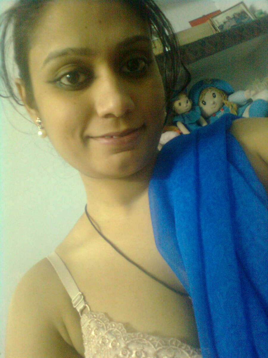 Indian Desi Girls in Bra