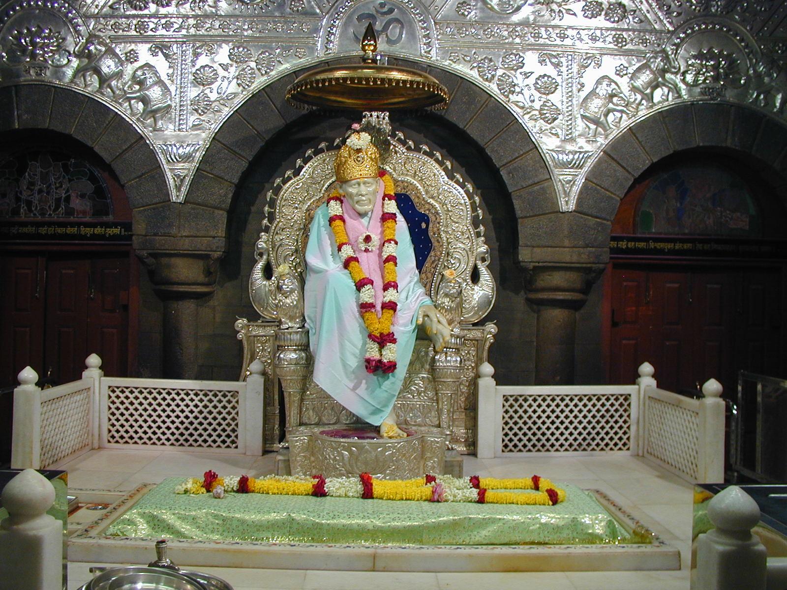 http://2.bp.blogspot.com/-b5r4_Hh61V4/TalICseYZdI/AAAAAAAAA0g/YkpcWv5jWG0/s1600/Shirdi_Saibaba.jpg