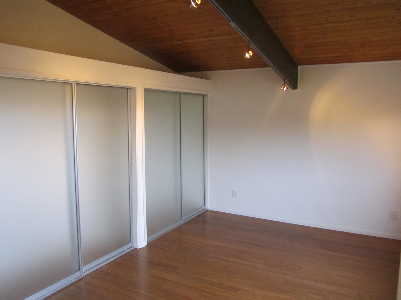 Stylish Modern Bamboo Closet Doors Design Ideas