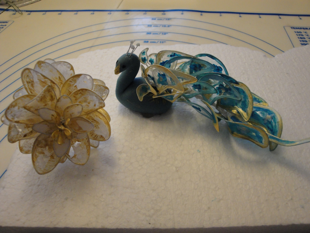 Cake Fairy Tales How to make gelatine flowers and butterflies.