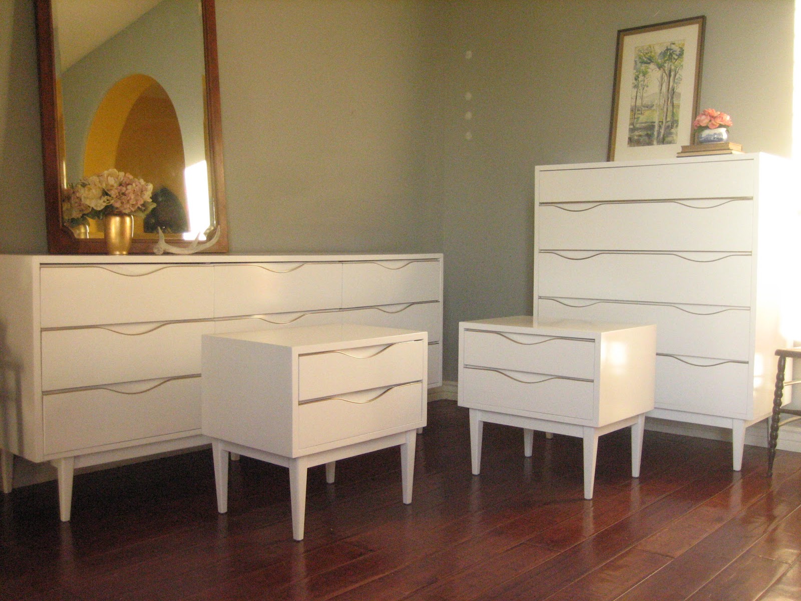 European Paint Finishes Glossy White Dresser Set