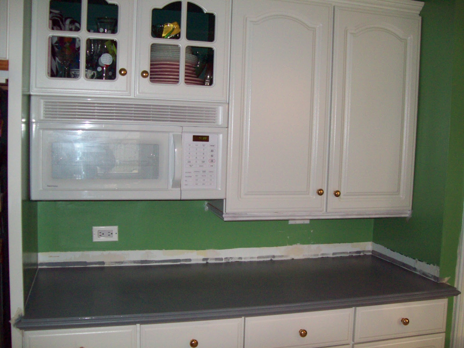 Remodelaholic Painted Formica Countertop