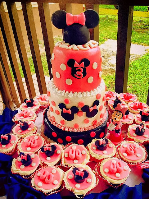 fondant Minnie Mouse cake