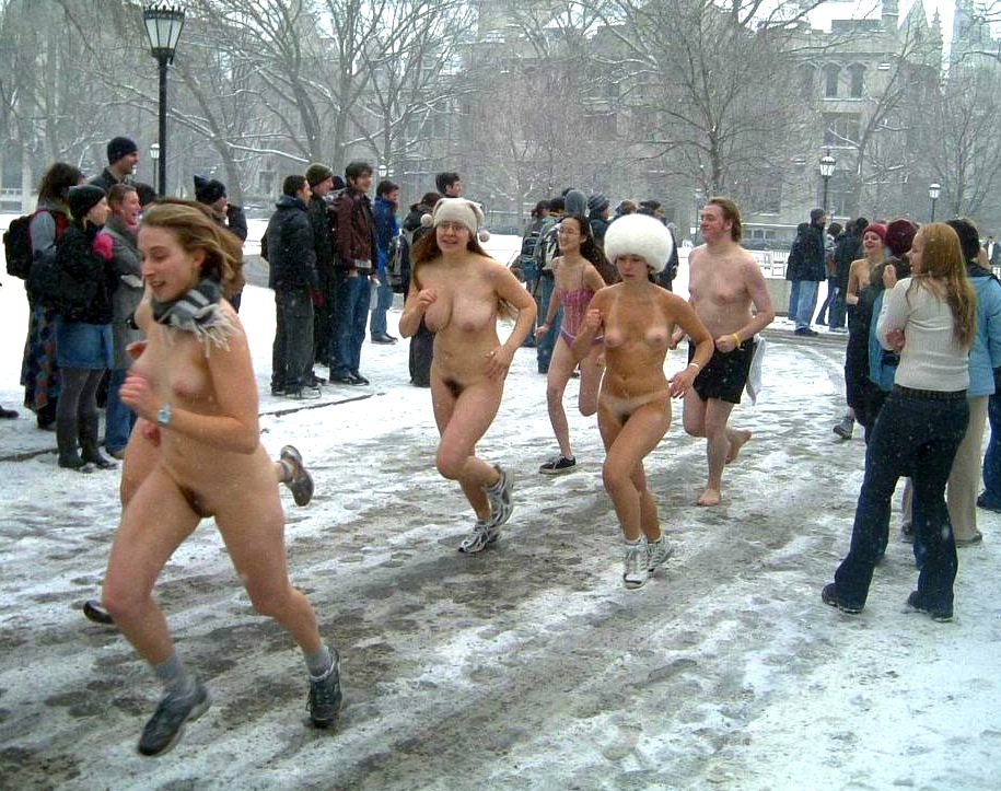 Running naked in the snow - Porn pictures