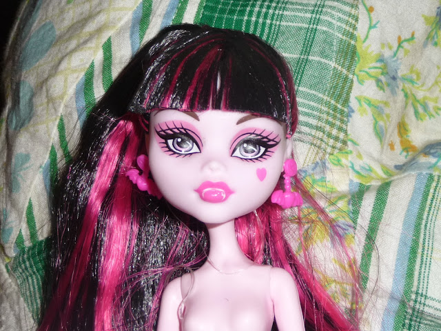 Monster High Ghoulia Yelps Doll TLC Top Elastic Loose Hips Red Shorts Inc