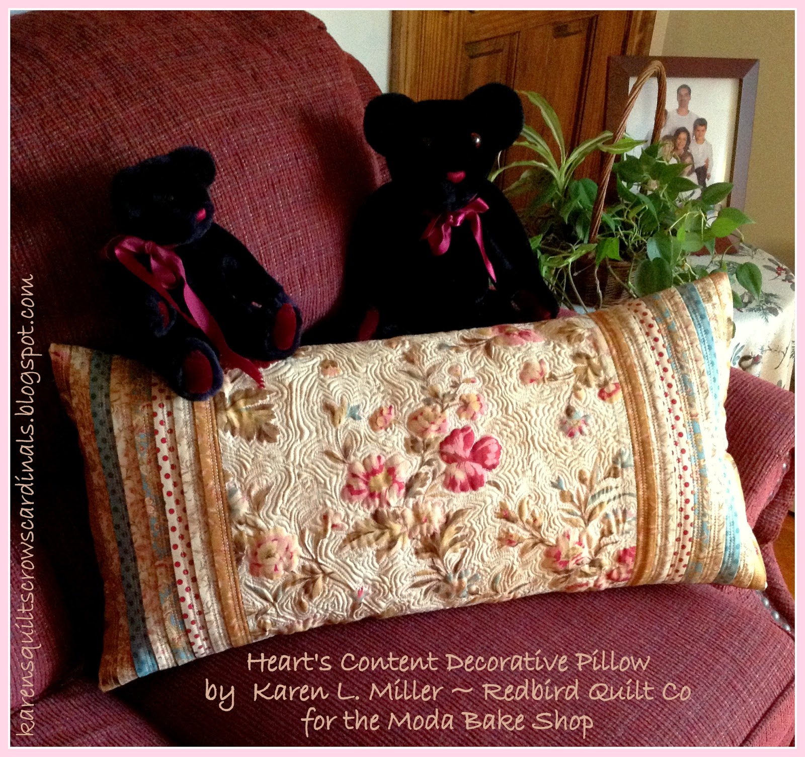 Karen's Quilts, Crows and Cardinals Heart's Content Pillow on the Moda