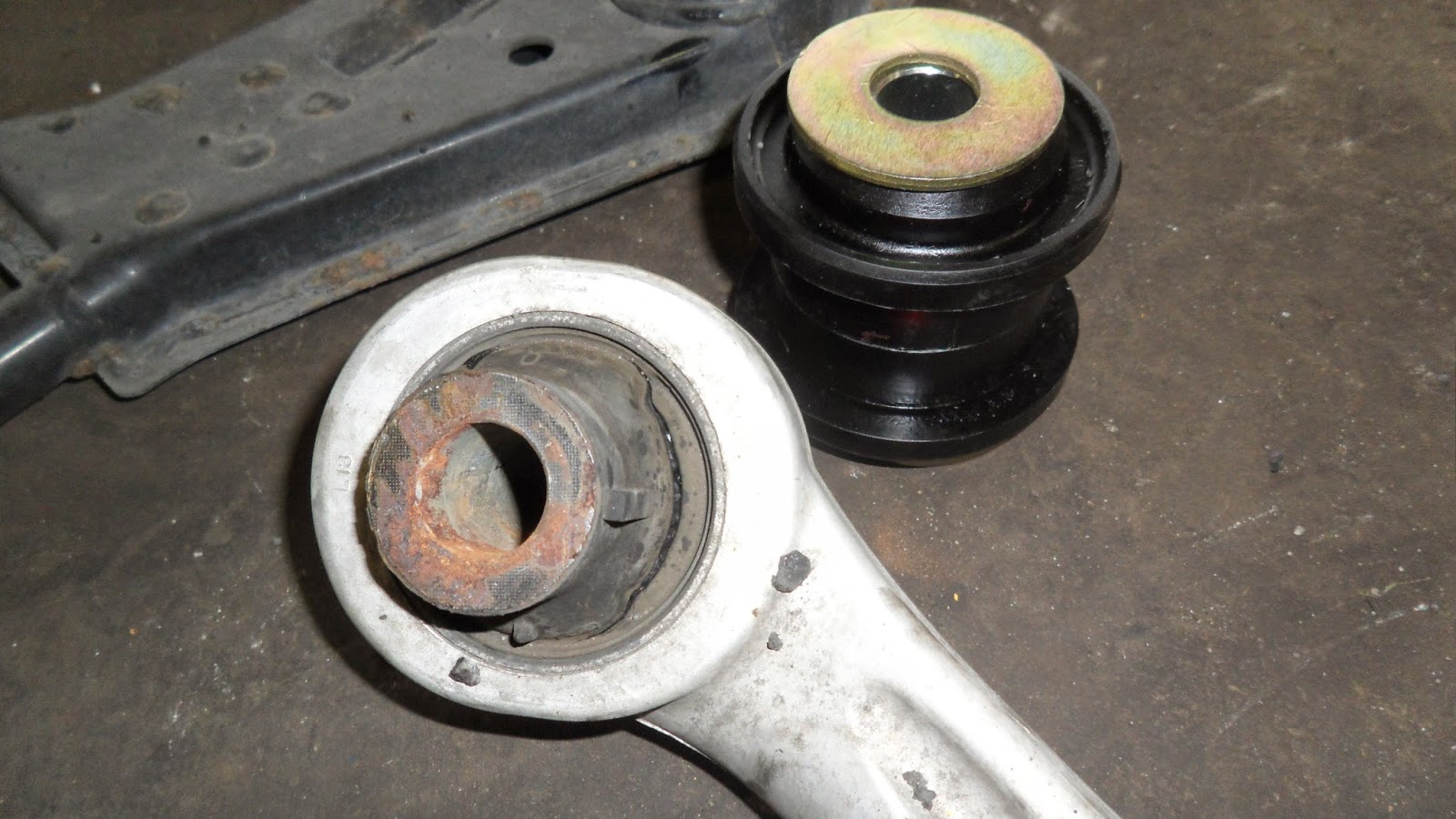 G35 W83389 Front Compression Arm Bushings