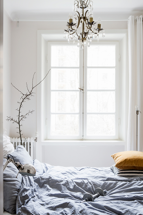 Cushy scandinavian bedroom via Fantastic Frank
