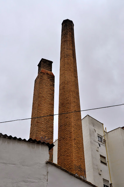 València, arena y cal: Chimeneas industriales de ladrillo.