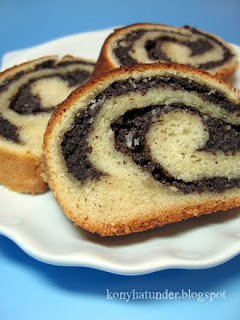 sliced-makowiec