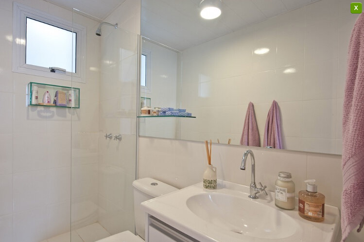 decoracao banheiro de apartamento pequeno:Banheiro branquinho da maneira que normalmente as construtoras decoracao banheiro de apartamento pequeno:Banheiro branquinho da maneira que normalmente as construtoras