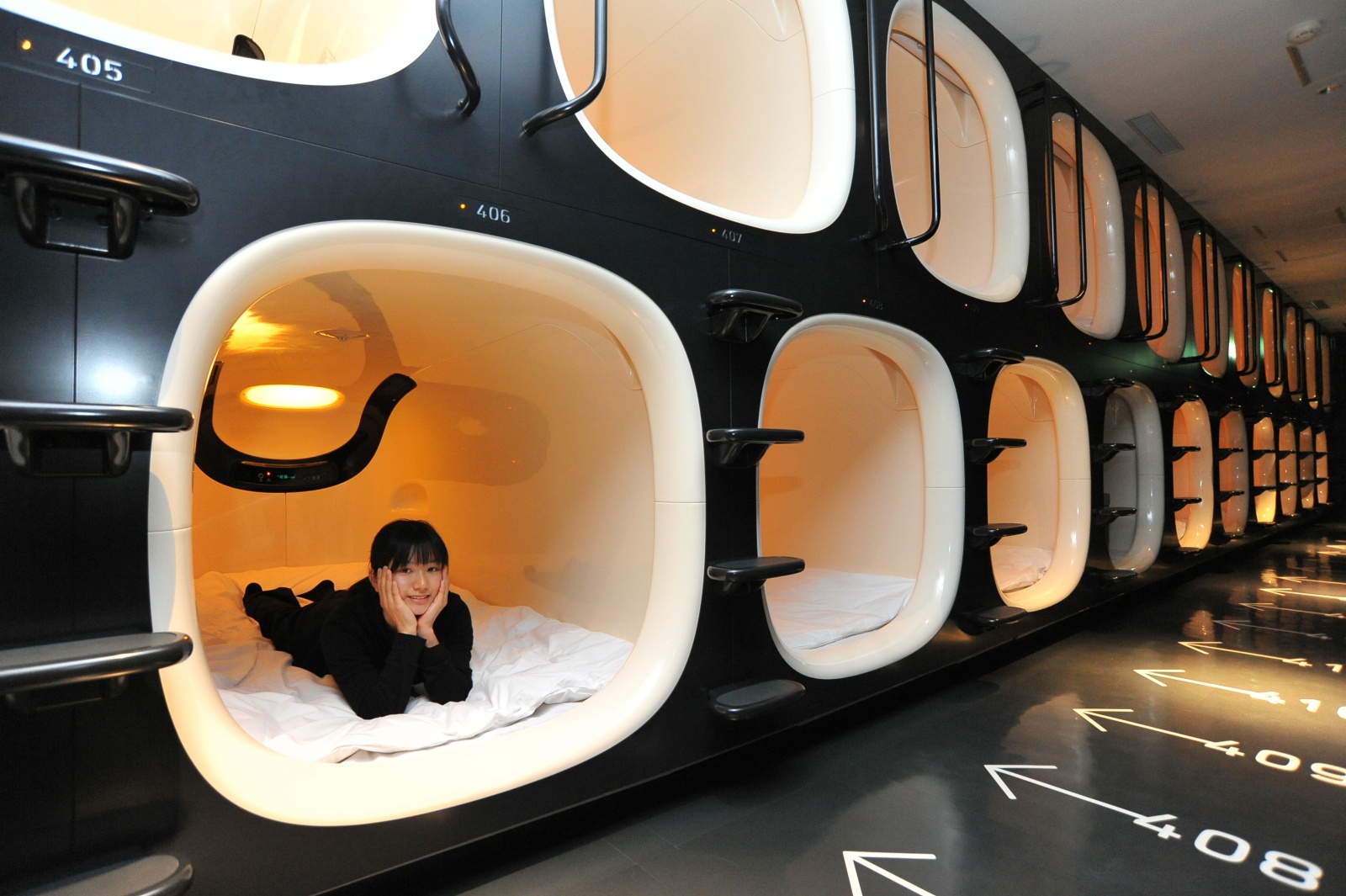 10 khách sạn độc đáo nhất trên thế giới 8 capsule hotel