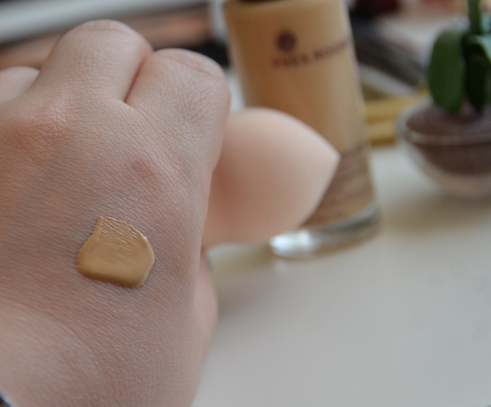 Shewolf Beauty Kusursuz Ten Likit Fondoten Ve Makyaj Sungeri Yves Rocher Flawless Finish Fluid