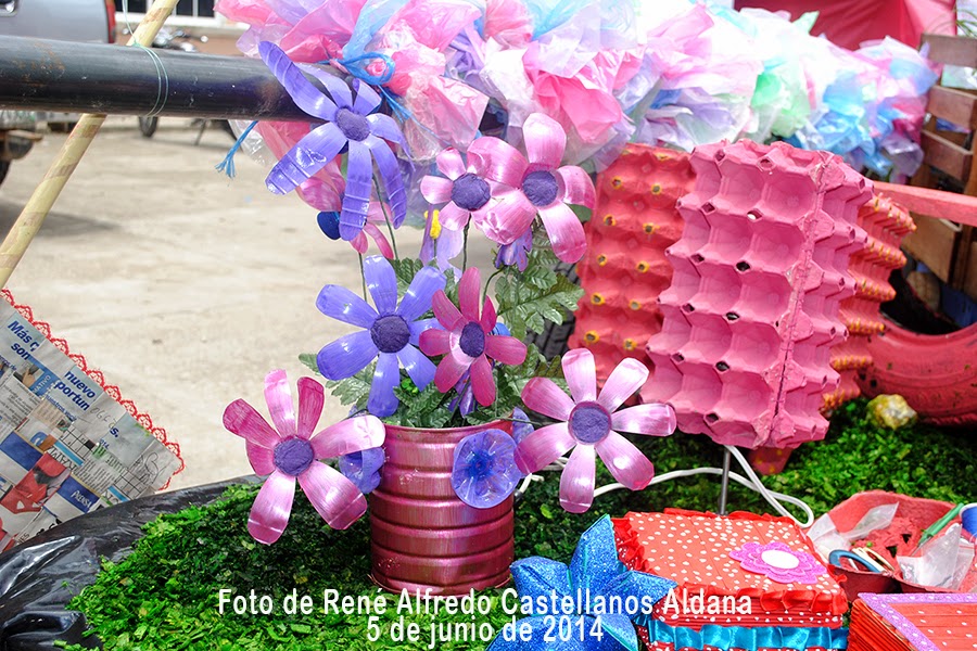 CARROZAS CON PRODUCTOS ELABORADOS CON MATERIALES RECICLADOS ~ YORACA