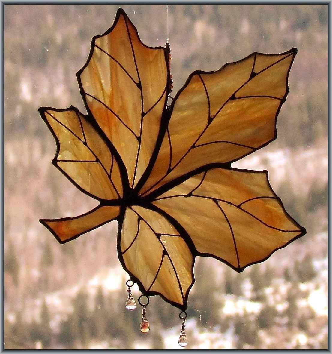 na Stained Glass Maple Leaf Spray Suncatcher