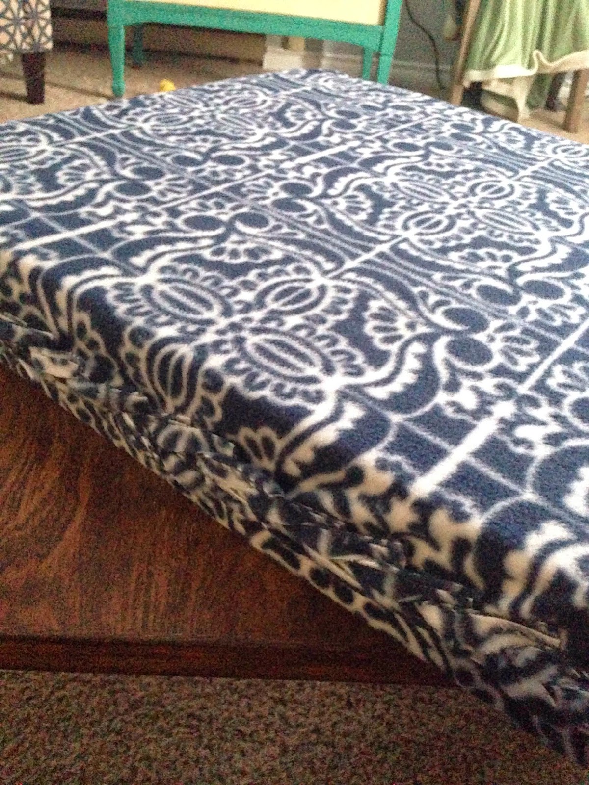 The Dabbling Crafter DIY Fleece Tie Dog Bed