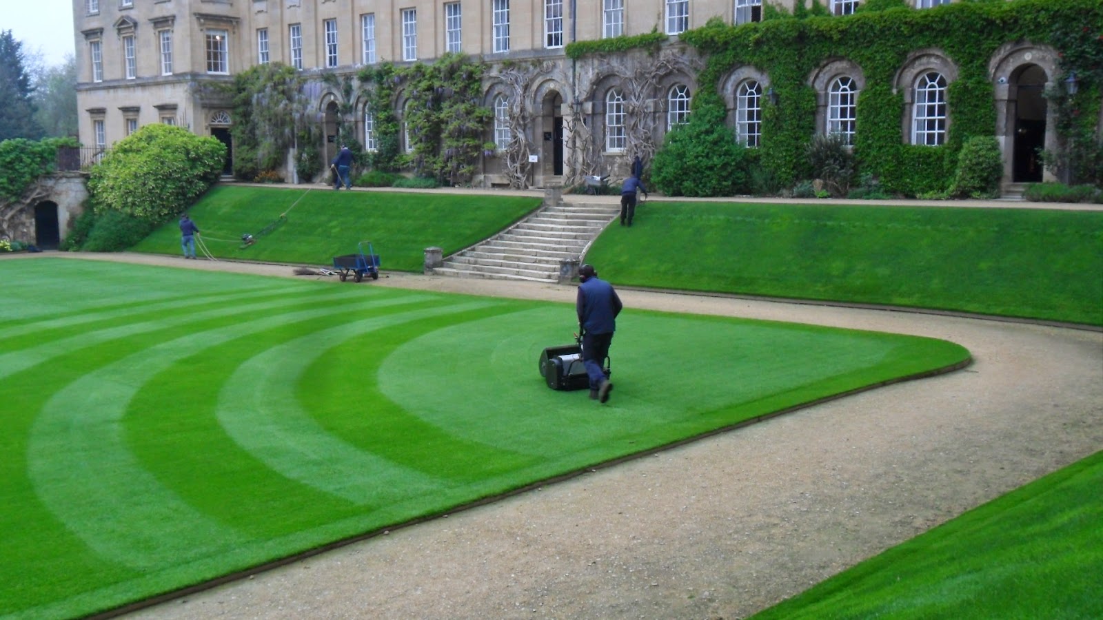 Worcester College Gardeners 2009 2018 A New Pattern On The Quad Lawn