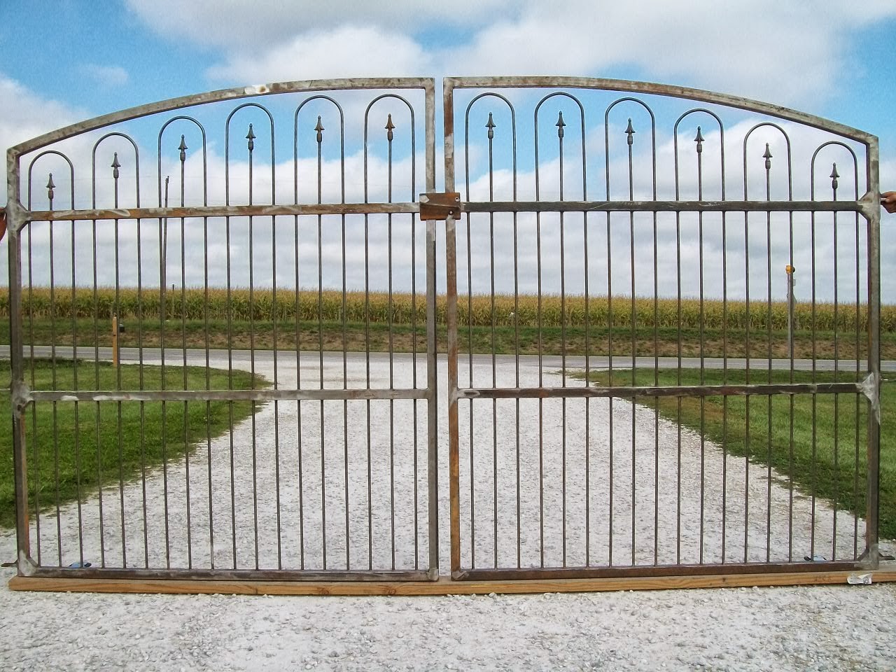 A Rustic Garden: Handmade Driveway Gate Finished and Shipped