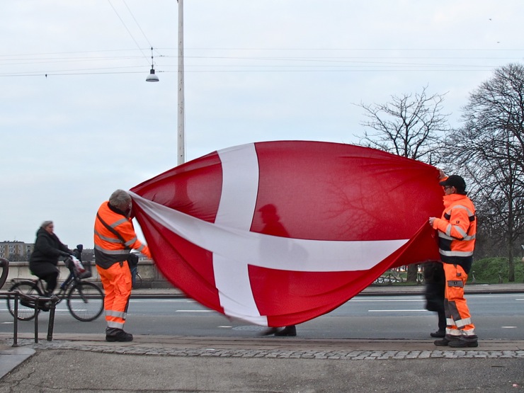 dannebrog single men Skal vi skifte dannebrog ud med ravnebanneret danibrok discussion (ekstrabladetdk) submitted 2 years ago by ninja jeg kan personligt ikke se hvorfor det skulle være betydende at vi. dannebrog single men Skal vi skifte dannebrog ud med ravnebanneret danibrok discussion (ekstrabladetdk) submitted 2 years ago by ninja jeg kan personligt ikke se hvorfor det skulle være betydende at vi.