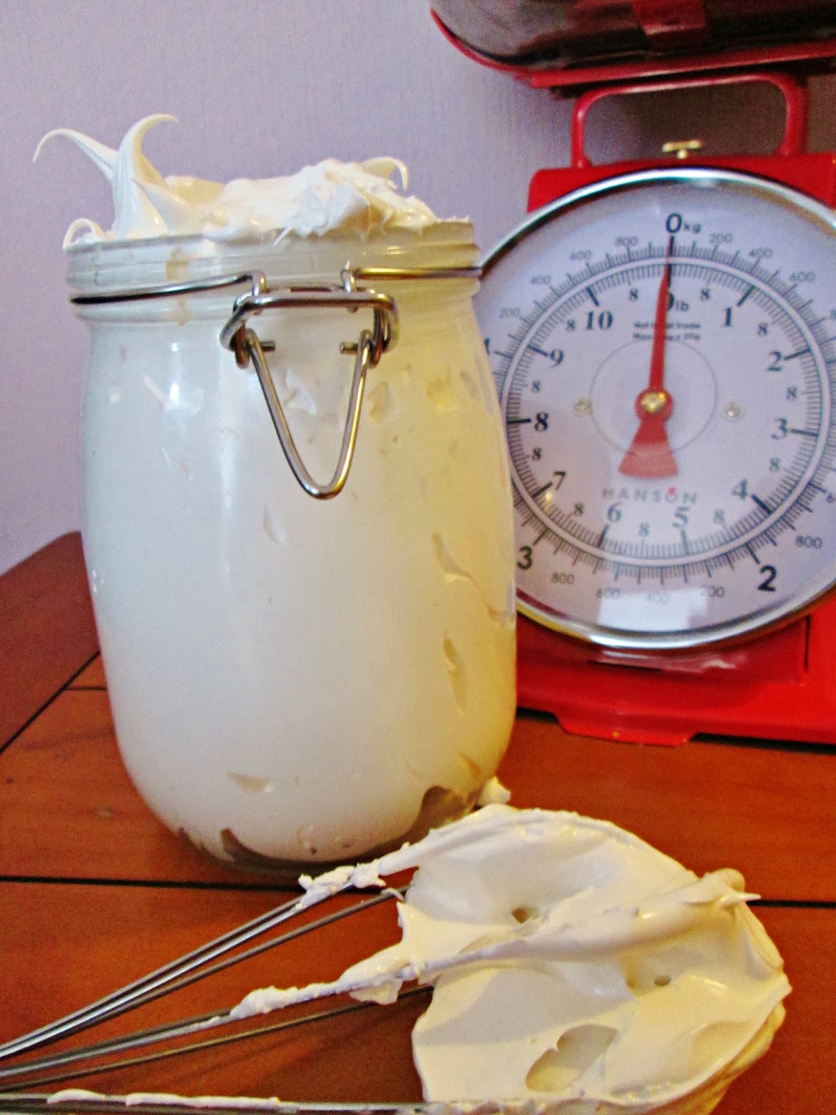 THE MESSY KITCHEN MARSHMALLOW FLUFF