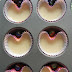 Idea: cupcakes con forma de corazón en moldes comunes!