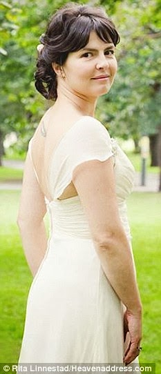 Woman, 36, who campaigned for home births dies having baby daughter at home Woman, 36, who campaigned for home births dies having baby daughter at home