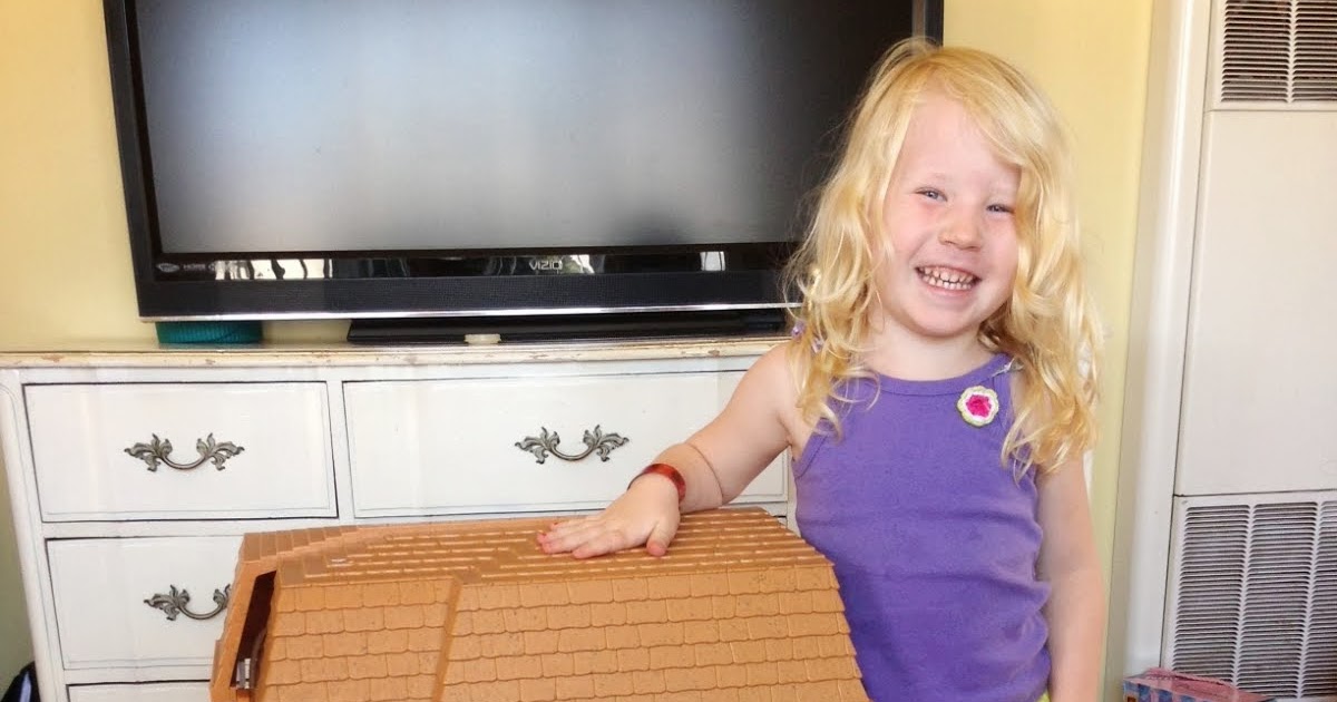 Avagail Beloved Hannah Montana doll house