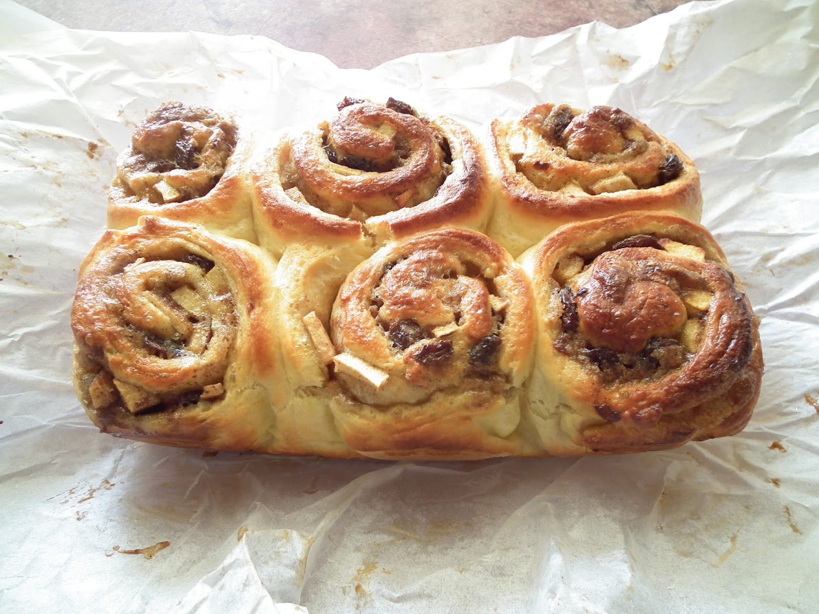 Sugabuttacream Apple and Cinnamon Danish Scrolls