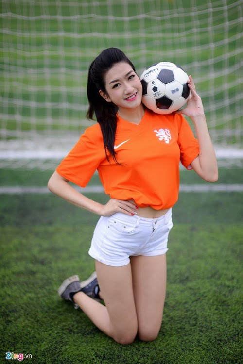Người mẫu với đôi chân dài 1m14 yêu thích đội tuyển Hà Lan