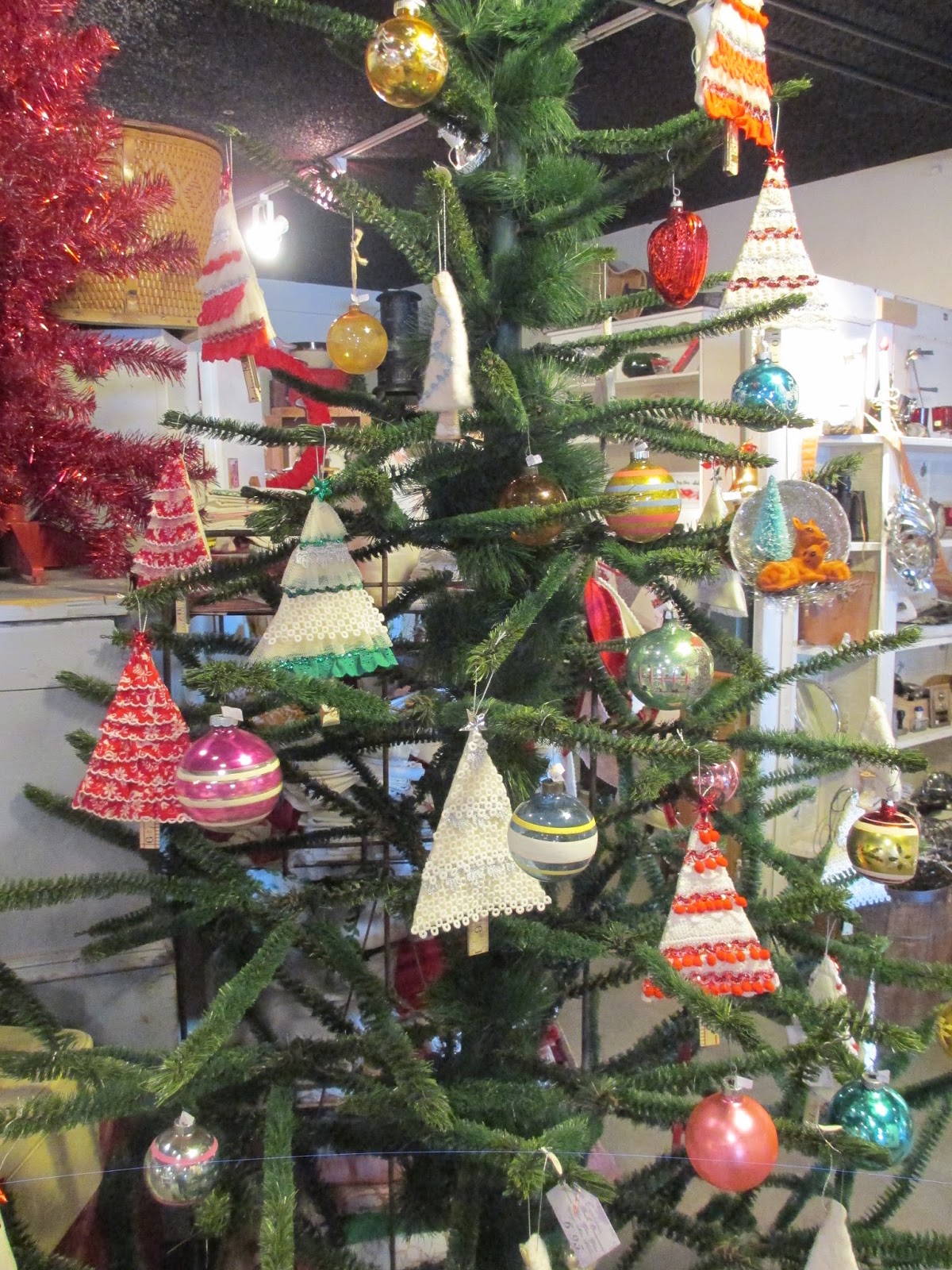 Isa Creative Musings Vintage Trim Tree Ornaments