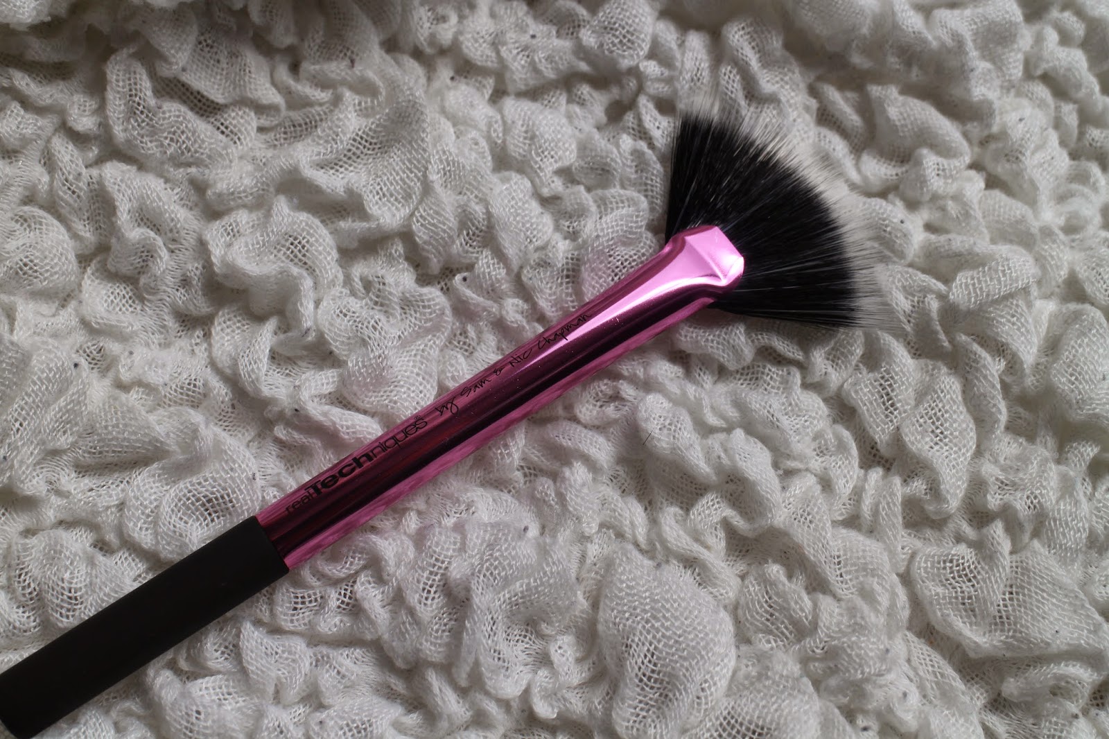 Review Real Techniques Sculpting Brush Set Velvet Lashes