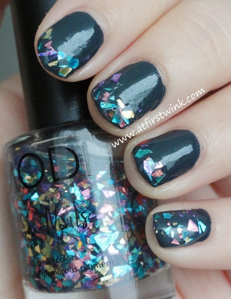 Modi Glam nails 53 - Sparkle Real Mix on the tips