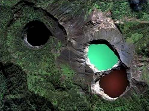 Kelimutu 1 Danau Kelimutu Dari Atas